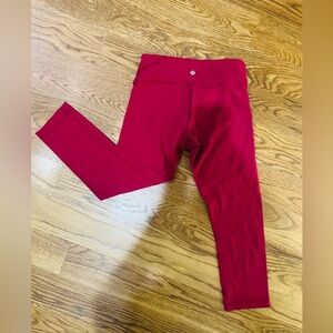 Lululemon EUC Wunder Under cropped leggings. red/cranberry color. Size 4.